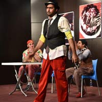 نمایش کمدی موزیکال عوجی آبادیها